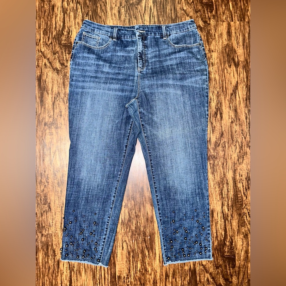 Chico’s so slimming girlfriend slim leg ankle jeans. NWOT